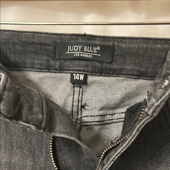 Women’s Judy Blue black slightly distressed skinny fit capri jeans Size 14W - Picture 5 of 12